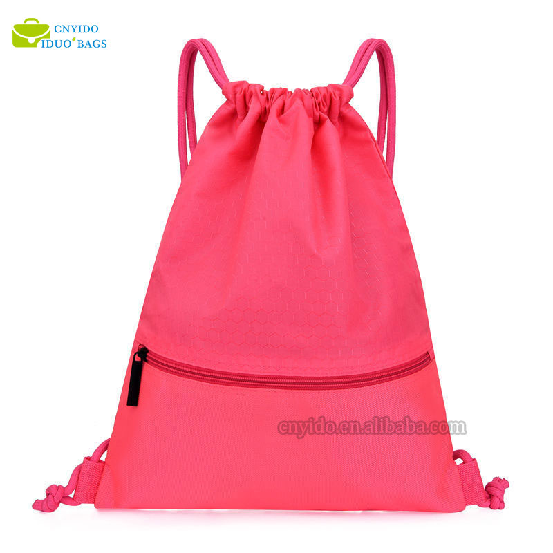 ¿Cuál es la diferencia entre una bolsa seca y una mochila impermeable?
